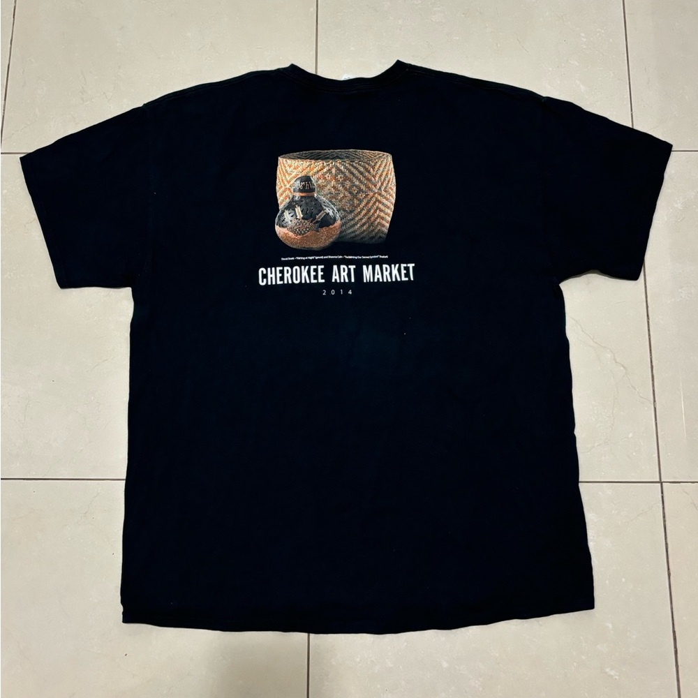 Cherokee Art Market Double sided Native American Graphic Gildan T-Shirt XL